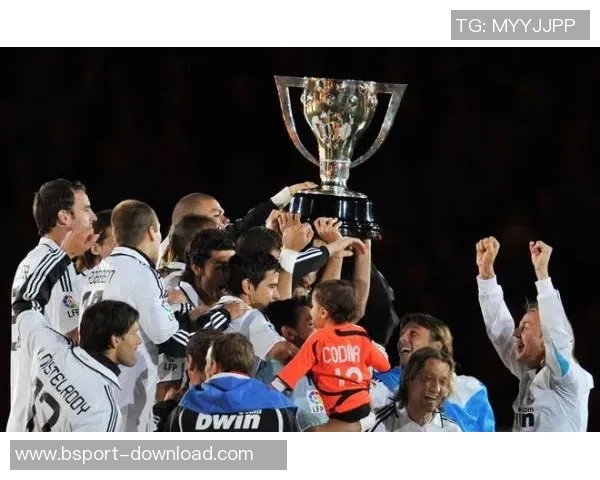 欧联杯精彩对决那不勒斯逆转里昂全场沸腾瞬间回顾