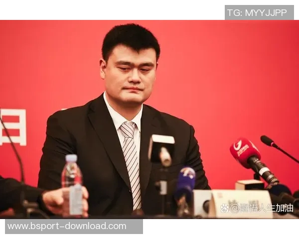 姚明跨界挑战相声艺术展现幽默风采与篮球魅力的完美结合