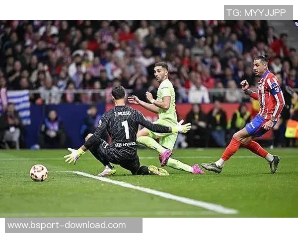 巴萨友谊赛大胜里昂红牌事件引发全场热议与历史冷门回顾