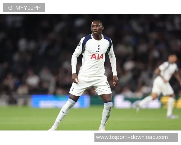 友谊赛精彩回顾：拜仁绝杀皇马全场沸腾战术解析